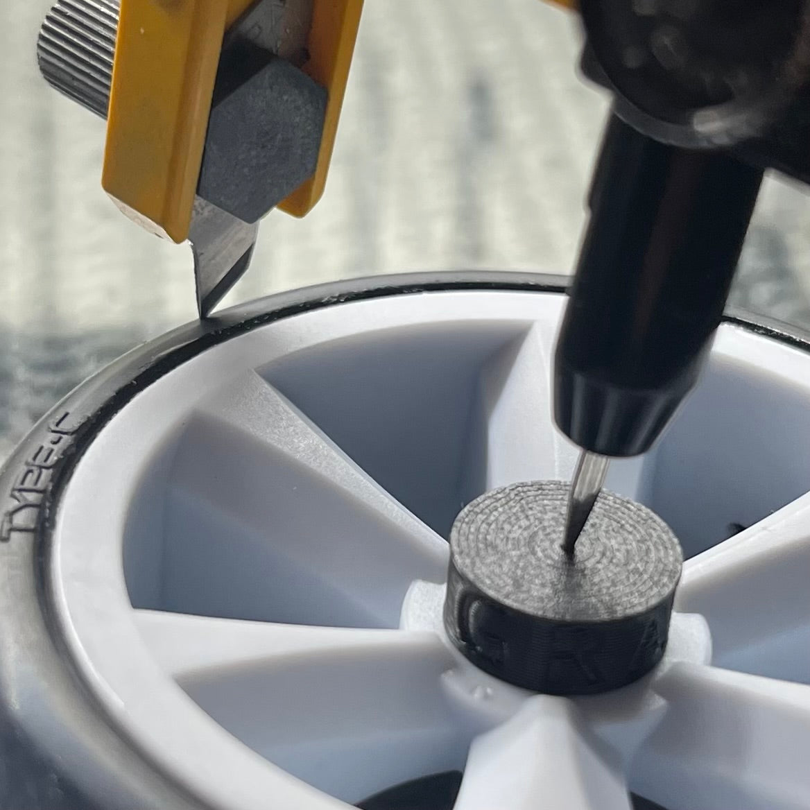 1/10 Sedan Wheel Center Plug Set